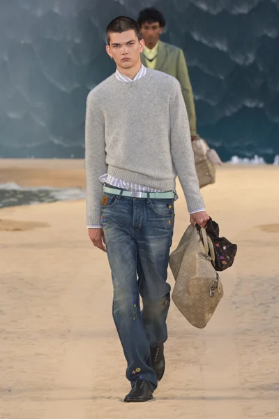 Look 30